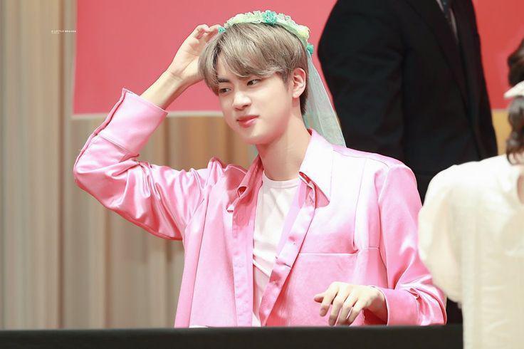 10 Potret Jin BTS Kenakan Outfit Berwarna Pink, Manis Banget!