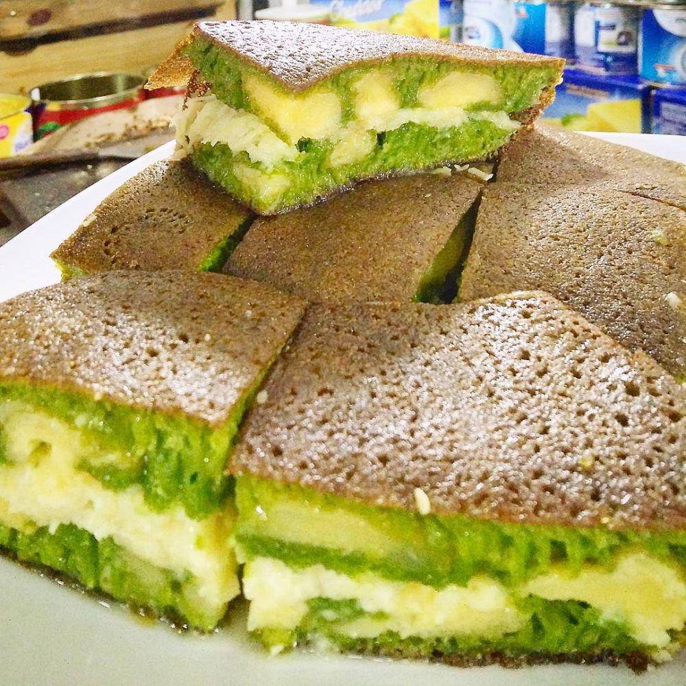 martabak tape (instagram.com/kulinerjabodetabek)