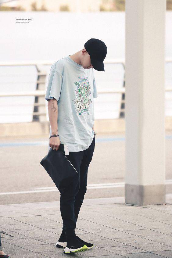 twitter.com/chanyeolit