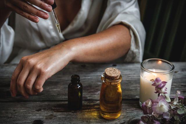 Jangan Tertukar, Ini 5 Perbedaan Essential Oil dan Fragrance Oil