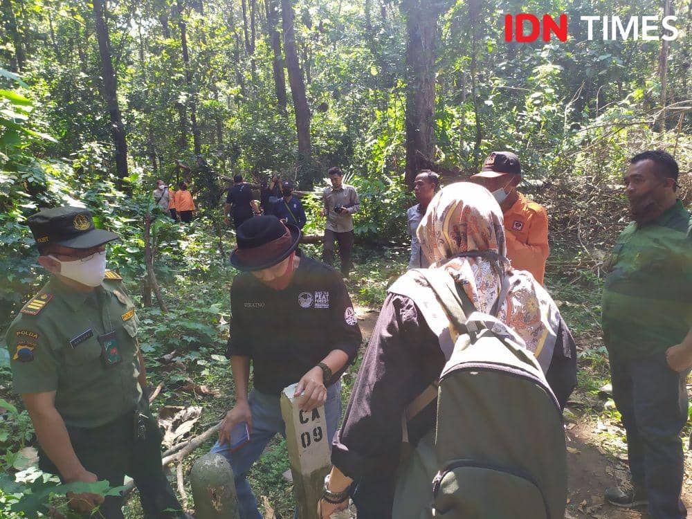 KLHK saat mengecek kondisi hutan jati Darupono. Fariz Fardianto/IDN Times