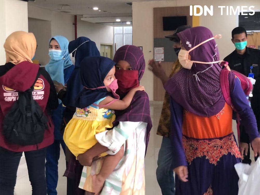 N sesaat sebelum meninggalkan Rumah Sakit (IDN Times/Rangga Erfizal)