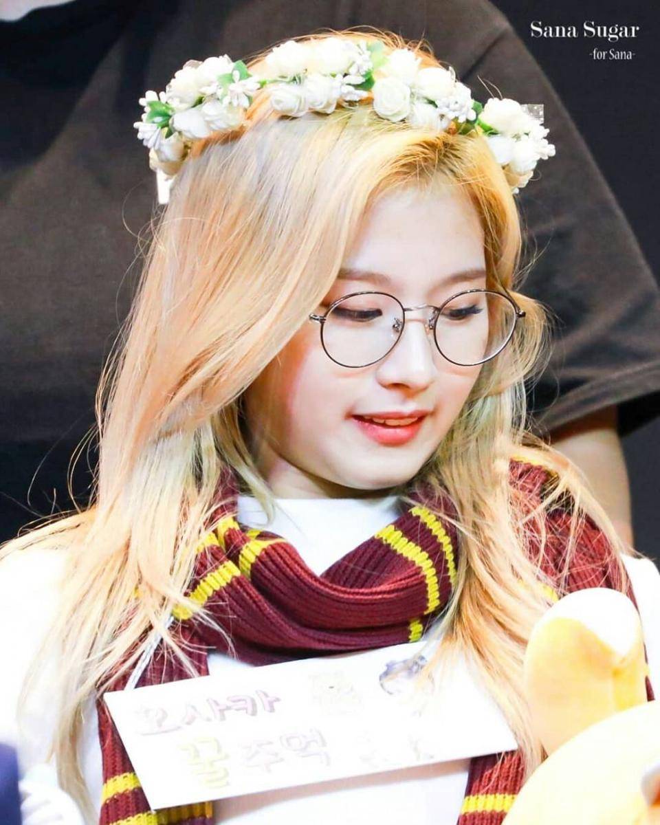 onstagarm.com/sana.minatozaki_