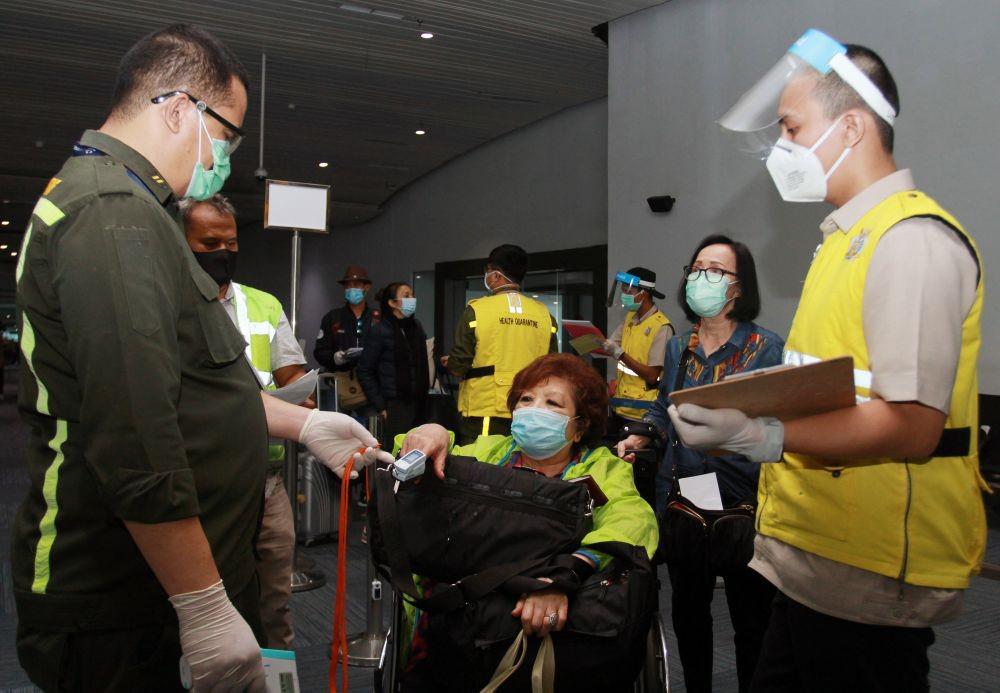 Naik Pesawat Gak Usah Pakai Masker Lagi, Cek Aturan Terbarunya di Sini
