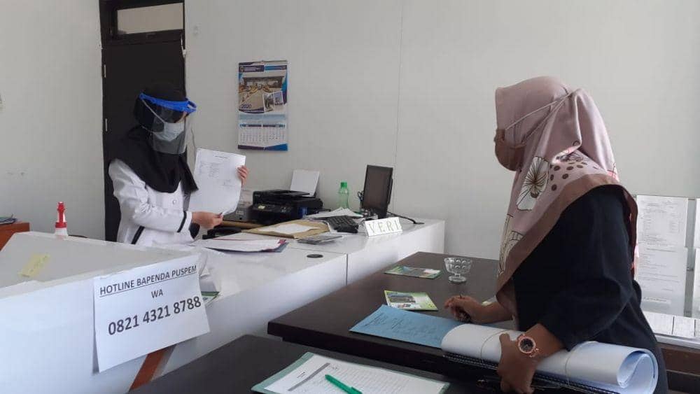 Pelayanan di loket Bapenda Kabupaten Madiun. IDN Times/Nofika Dian Nugroho