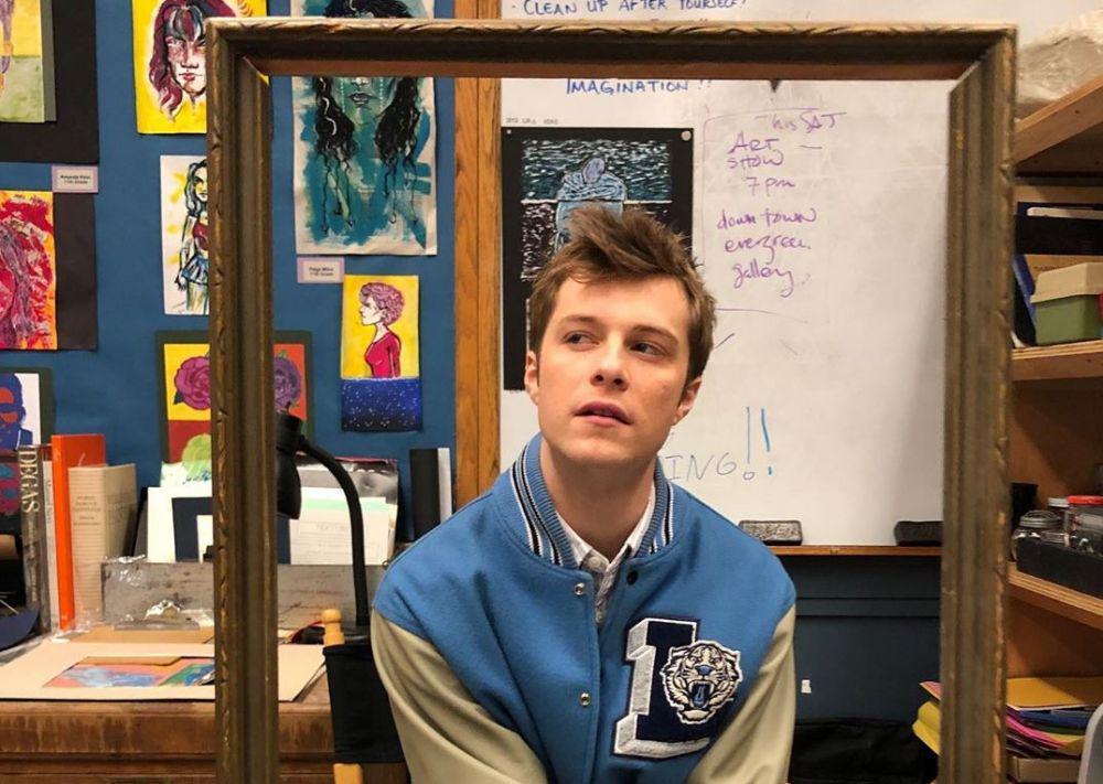 9 Fakta Tyler Barnhardt, Aktor Pemeran Charlie di 13 Reasons Why