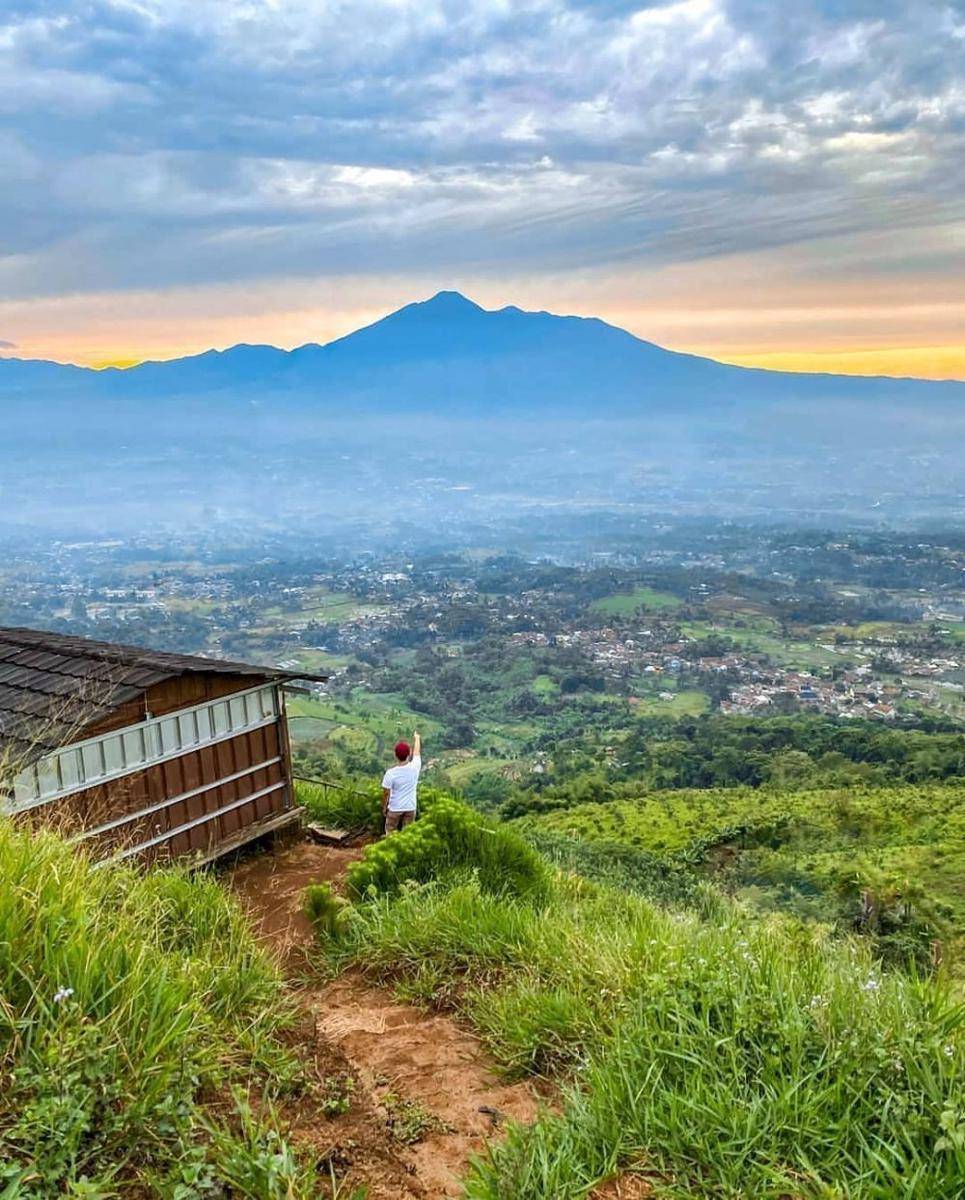 Bukit Alesano (instagram.com/wandy__day)