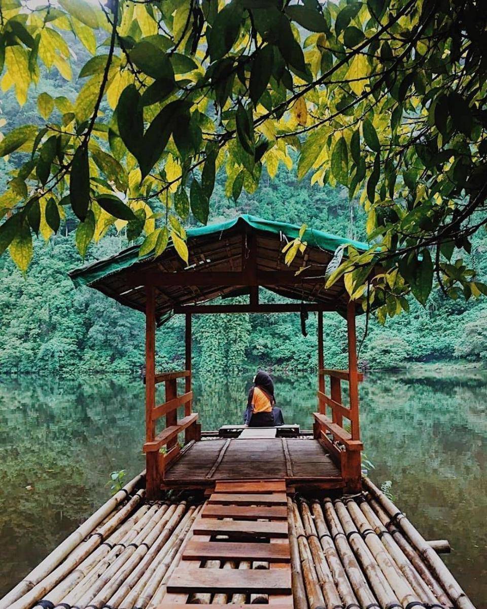 Telaga Warna Puncak (instagram.com/selasol_)