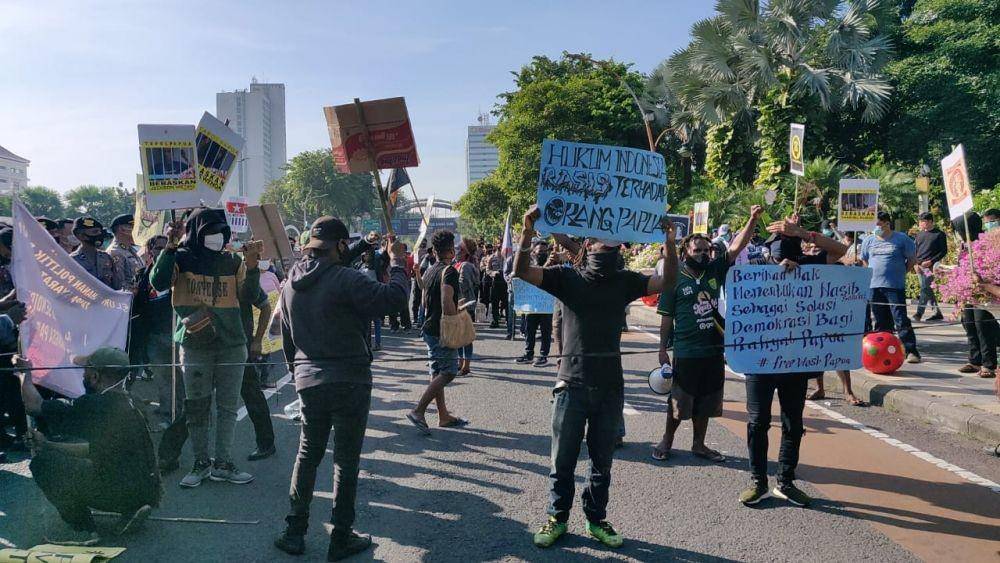 Represi Informasi di Papua: Intimidasi Jurnalis hingga Blokir Internet
