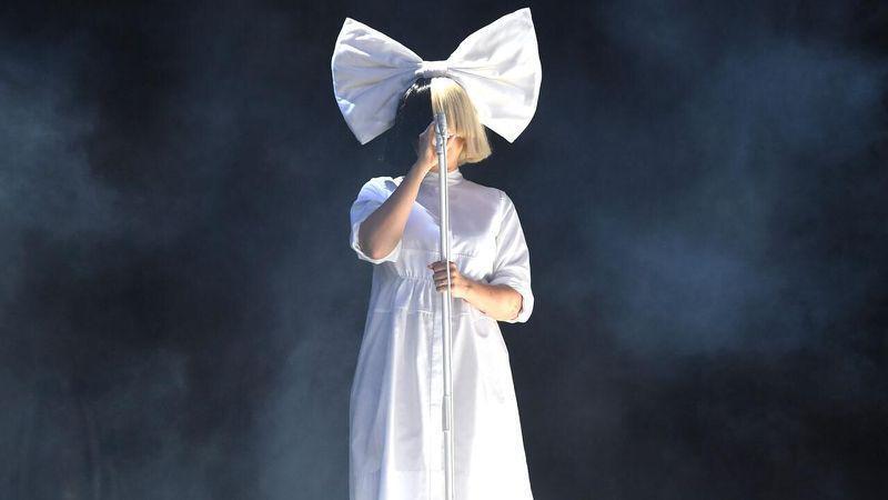 6 Kutipan Lagu SIA Ini Buat Kamu Lebih Optimis Jalani Hidup
