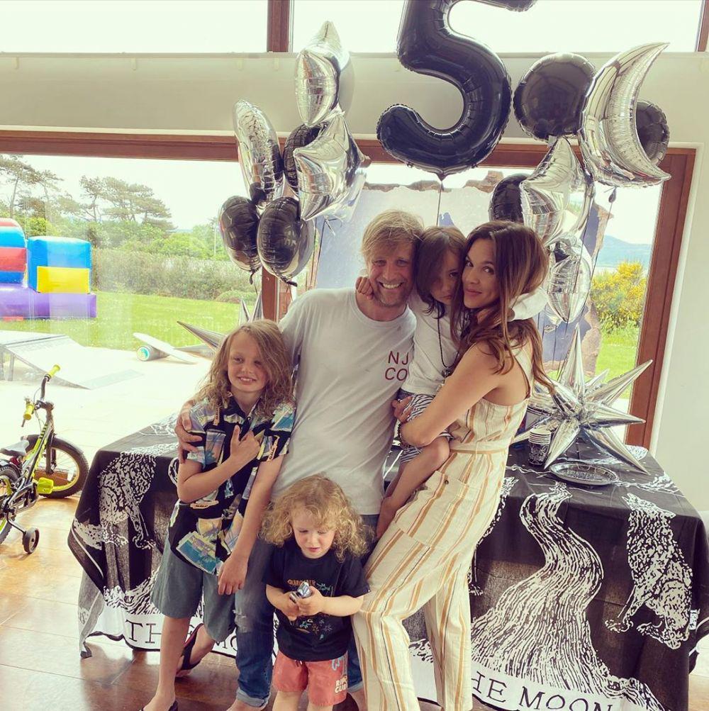 Favorit Fans! 10 Harmonisnya Keluarga Kecil Kian Egan Westlife
