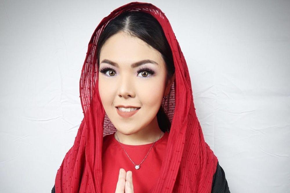 Jadi Anggota Dewan, Ini 10 Potret Modis Tina Toon yang Berwibawa