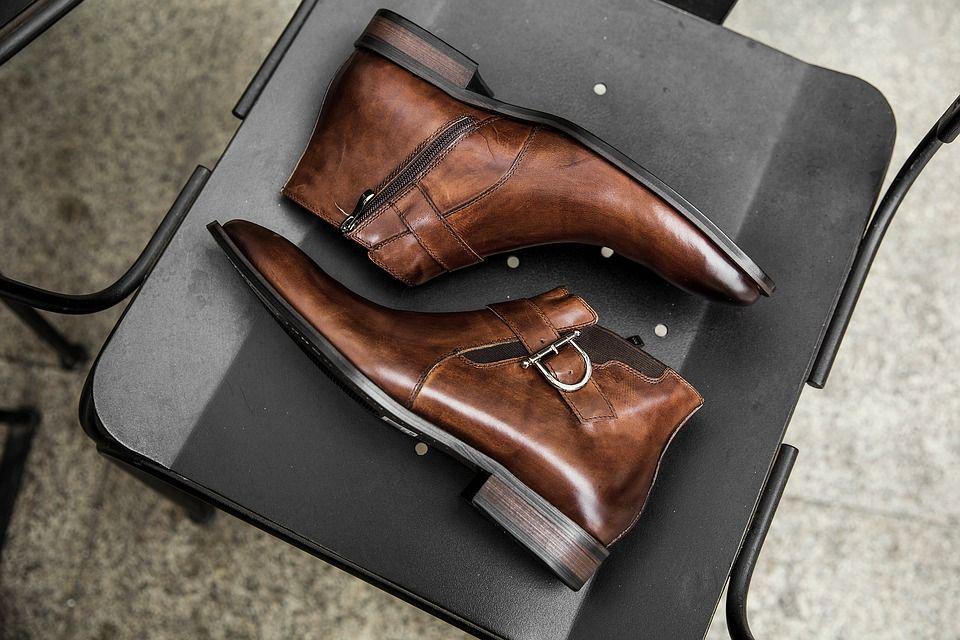 7 Jenis Sepatu yang Bikin OOTD Cowok Makin Kece, Auto Dapet Pacar!