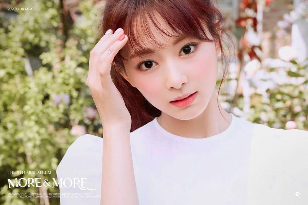 Fresh dan Imut, 10 Potret Tzuyu TWICE Berponi Ini Bikin Pangling!