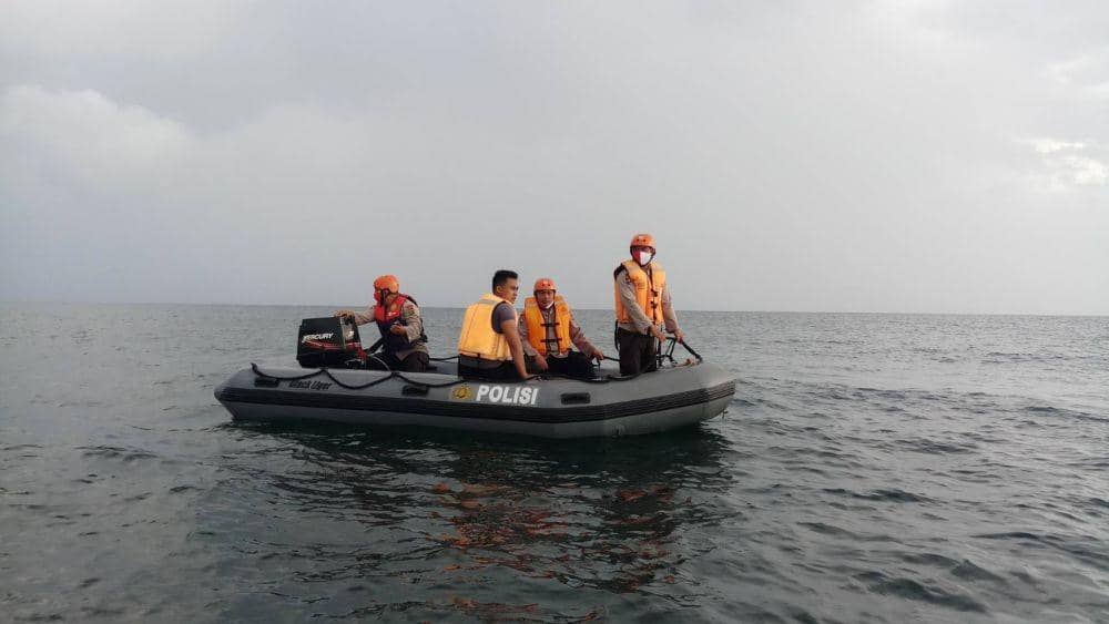 Warga Melaya Terseret Arus saat Mancing di Pantai Candikusuma