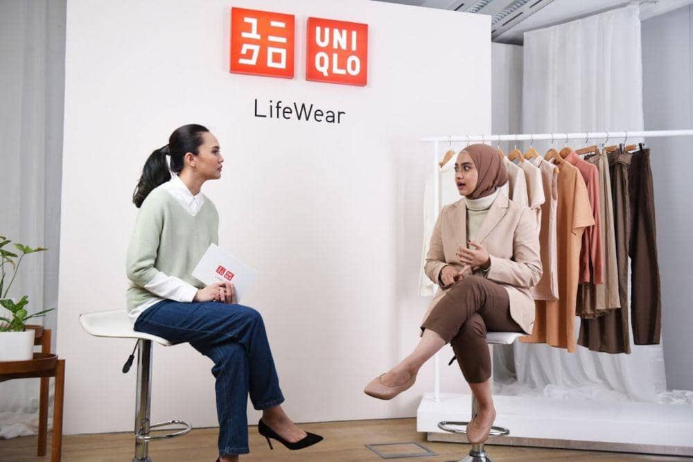 Inspirasi Gaya Hijab Minimalis UNIQLO Indonesia & Ayudia C. 18 Juni 2020. (Dok. UNIQLO Indonesia)