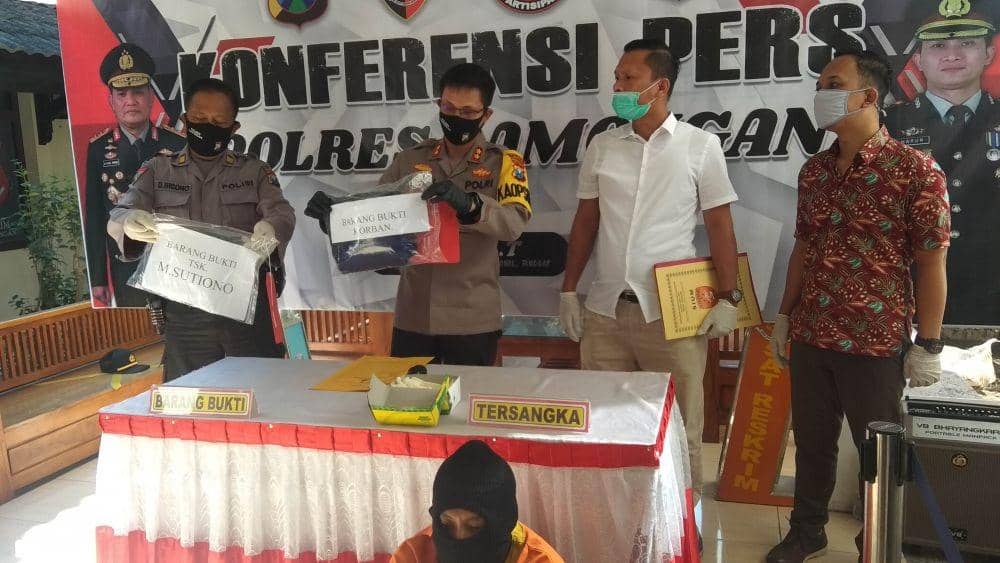 Kapolres Lamongan AKBP Harun saat menunjukkan barang bukti. IDN Times/Imron