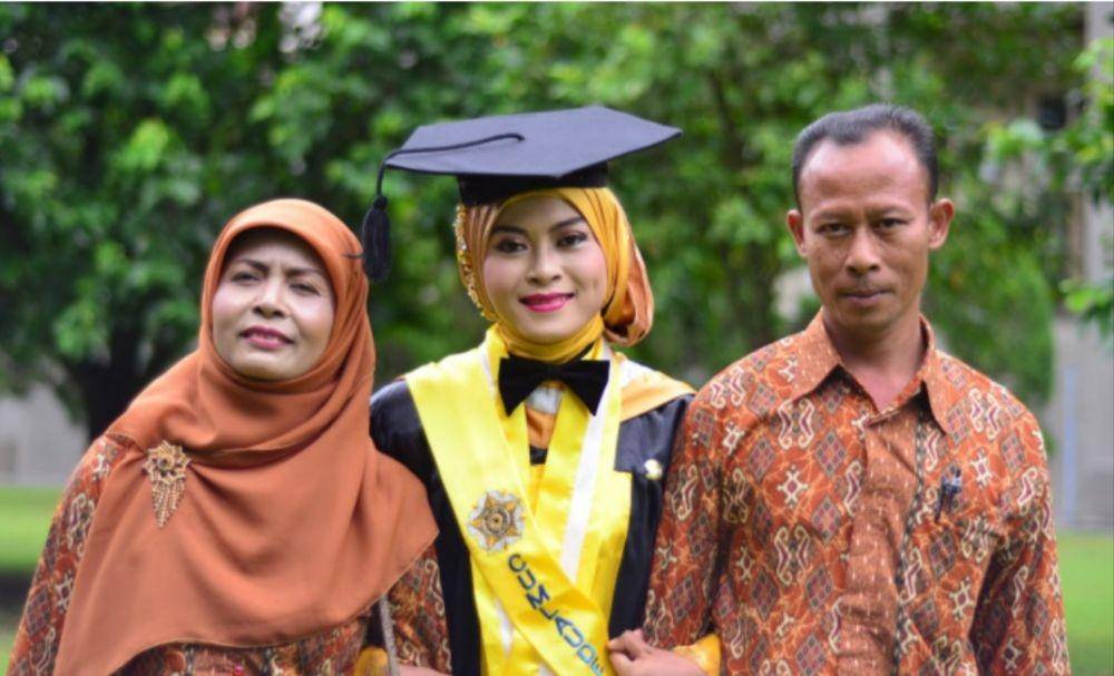 Sawitri saat menuntaskan studinya di UGM. ugm.ac.id
