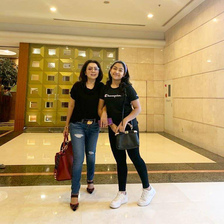 instagram.com/mayangsaritrihadmodjoreal