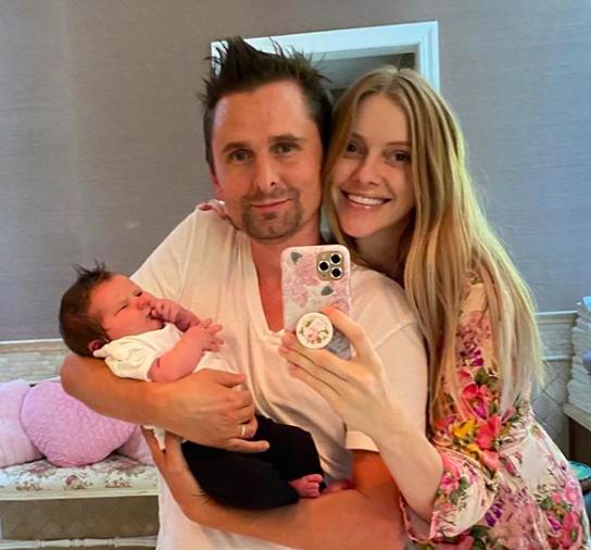 Dikaruniai Anak Kedua, 10 Momen Mesra Vokalis Muse Matt Bellamy-Istri