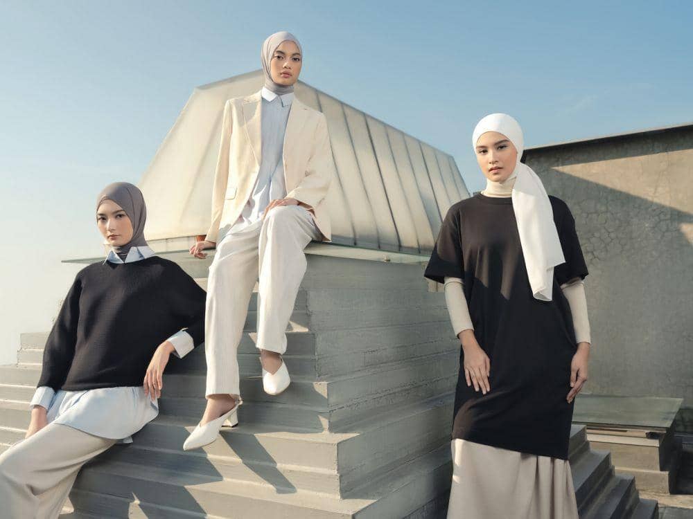 Inspirasi Gaya Hijab Minimalis UNIQLO Indonesia & Ayudia C. 18 Juni 2020. (Dok. UNIQLO Indonesia)