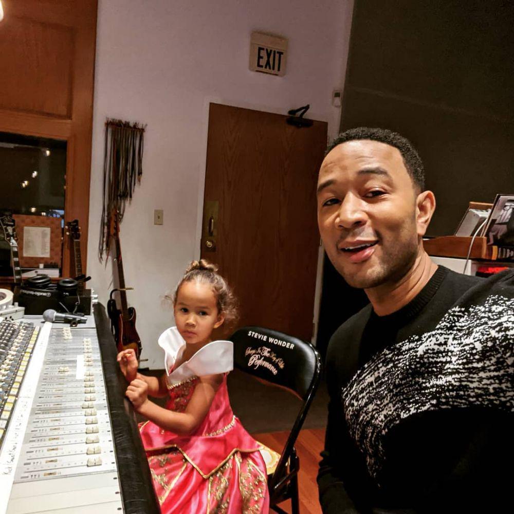 instagram.com/johnlegend