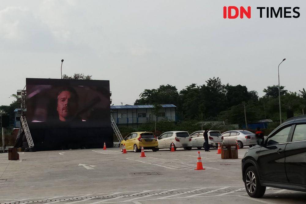 Suasana Drive-thru Dine-in Meikarta, Bekasi pada Jumat (19/6). IDN Times/Zahrotustianah