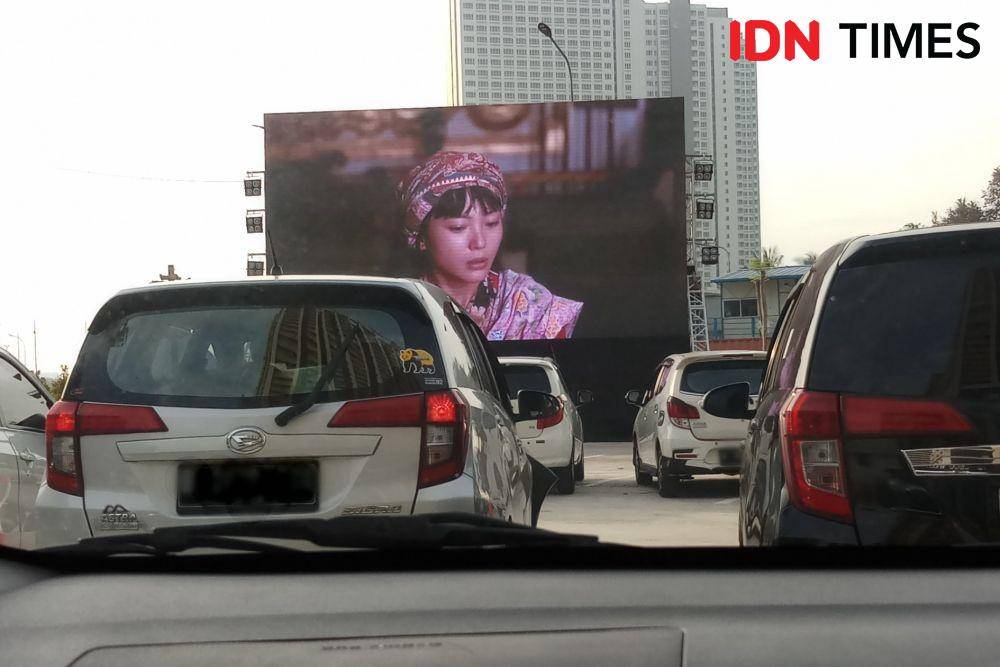 Suasana Drive-thru Dine-in Meikarta, Bekasi pada Jumat (19/6). IDN Times/Zahrotustianah