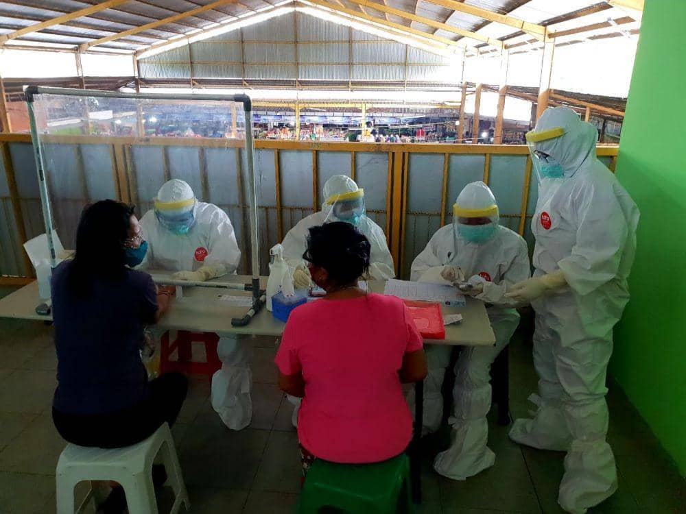 Pelaksanaan rapid test massal di sejumlah pasar di Denpasar pada Sabtu (20/6). (Dok.IDN Times/Humas Pemkot Denpasar)