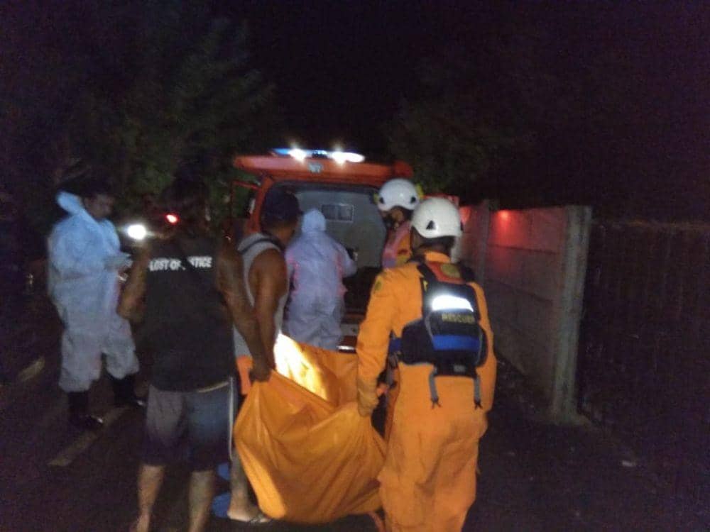 Evakuasi jenazah pelajar terseret arus di Pantai Tegalwangi menuju RSUP Sanglah (Dok.IDN Times/Humas Basarnas Bali)