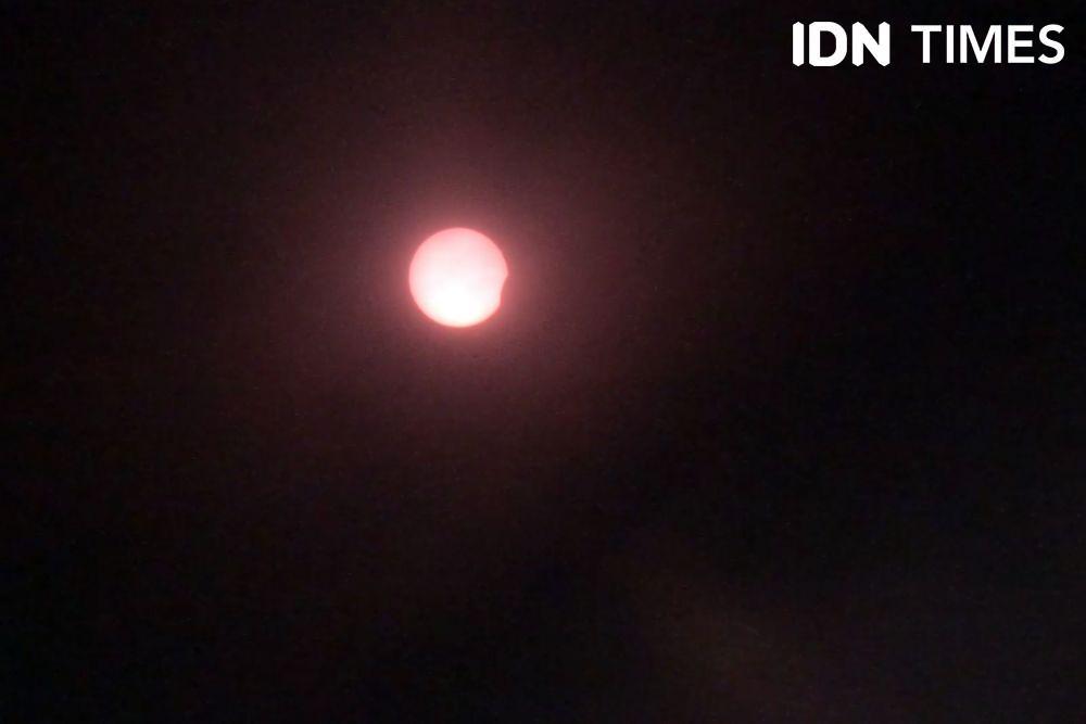 [FOTO] Gerhana Matahari Cincin Sebagian di Palembang