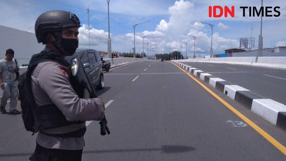[BREAKING] Ada Bungkusan Diduga Bom, Fly Over Simpang Surabaya Ditutup