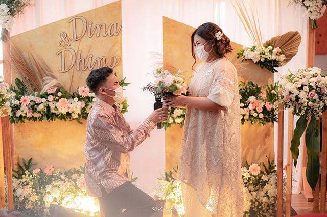 8 Tahun Pacaran, 10 Potret Lamaran Selebragram Dhino dan Ardinhai