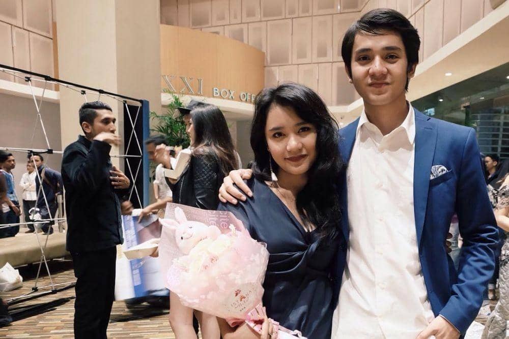 Sering Dikira Pacaran, Ini 10 Potret Manis Arbani Yasiz dan Adik