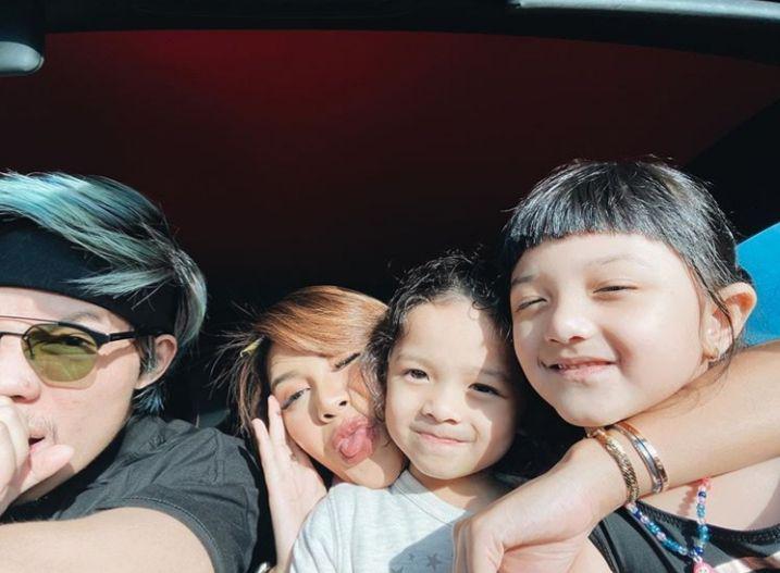 Kompak, Ini 10 Potret Kedekatan Artis dengan Saudara Tirinya