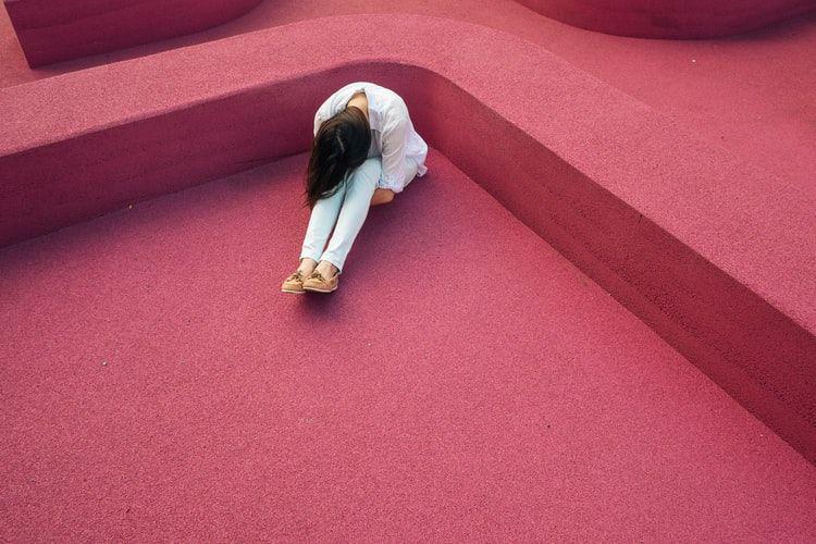 5 cara lepas dari bayang-bayang masa lalu, bikin mood jadi stabil