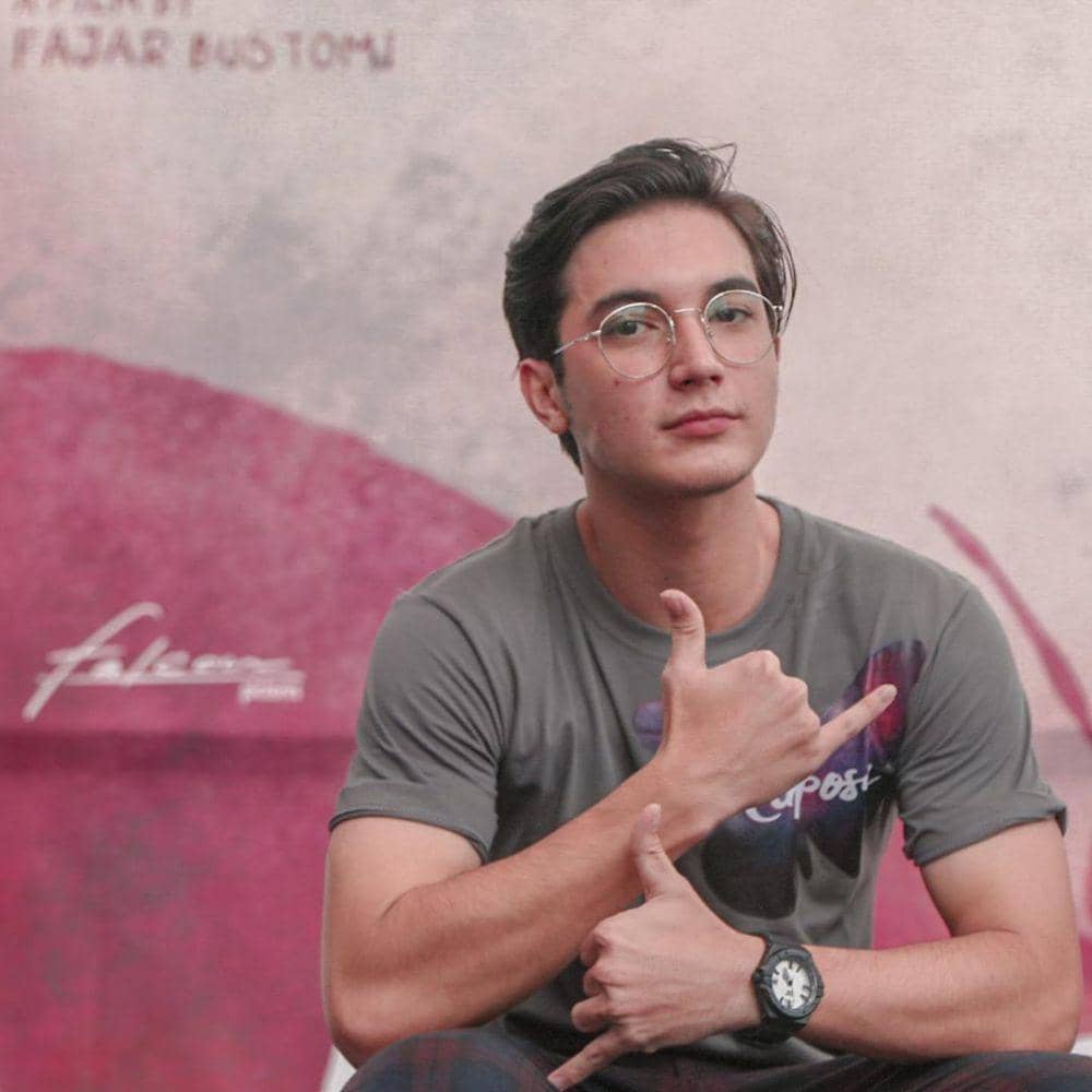 9 Potret Artis Muda Berbakat Junior Roberts yang Makin Menawan