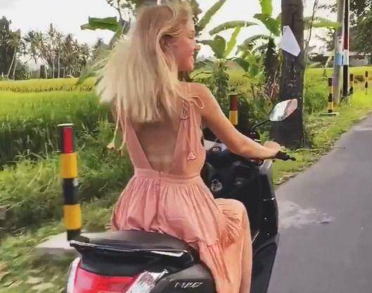Gadis influencer dan miliarder asal Rusia Anastasia Tropitsel kecelakaan motor di Bali. (Instagram/@nastyatropi)