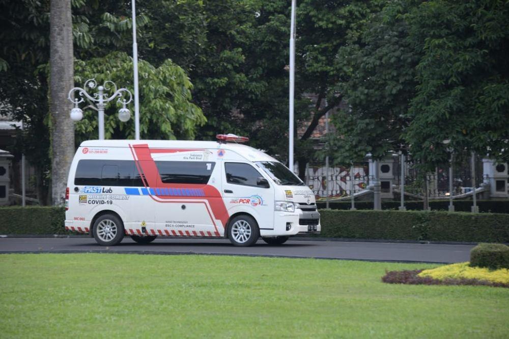 Maksimalkan Tes Massal, Ridwan Kamil Pamer Mobile Combat COVID-19
