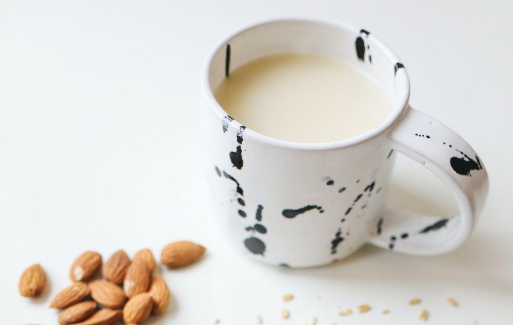 5 Kesalahan Saat Bikin Susu Almond yang Buat Rasanya Jadi Kurang Sedap