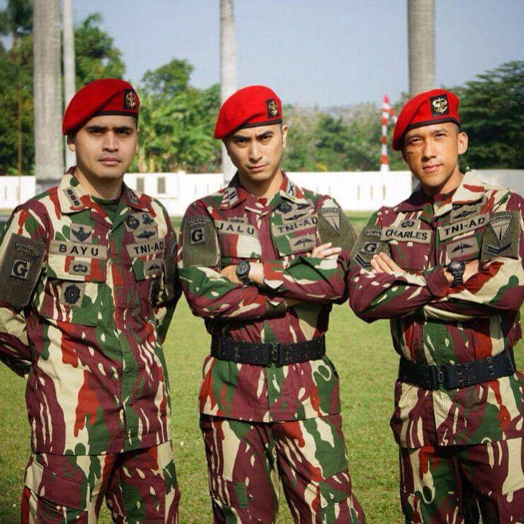 Berkarisma, 15 Potret Gagah Aktor Tanah Air Pakai Seragam TNI