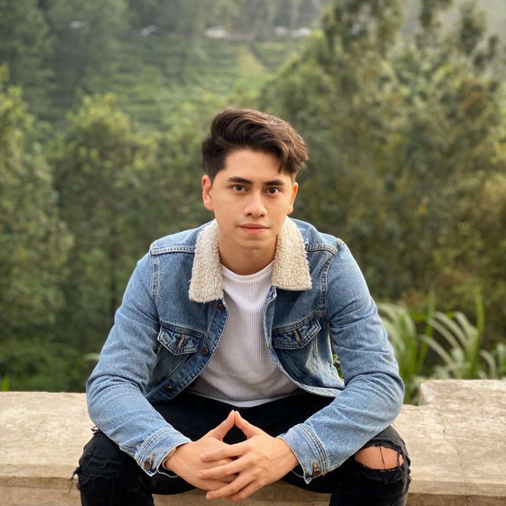 10 ootd kece nan simpel ala athalla naufal, bisa kamu tiru, bro!