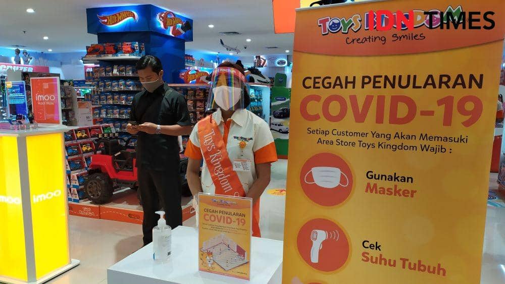 Toko ritel Kawan Lama Group di Queen City Mal Semarang menerapkan protokol kesehatan COVID-19.IDN Times/Anggun Puspitoningrum