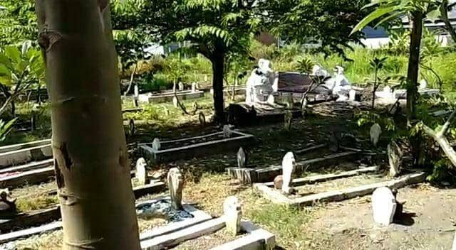 Tangkapan layar video pengembalian jenazah yang tertukar di Surabaya. IDN Times/ Dok istimewa