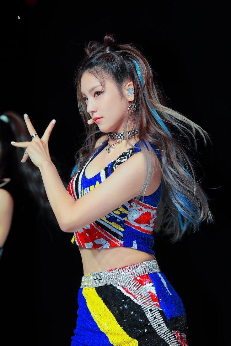 twitter.com/lunayeji