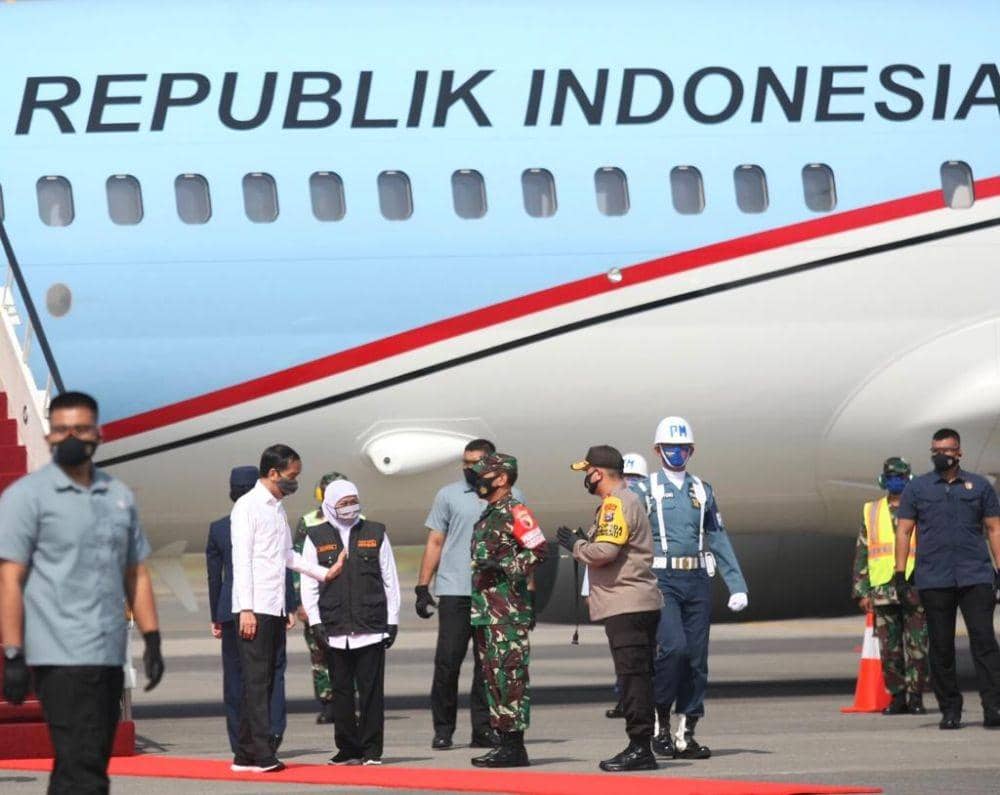 Presiden Jokowi tiba di bandara Juanda, Surabaya untuk melakukan kunjungan ke Jawa Timur, Kamis (25/6). Dokumentasi Humas Pemprov Jawa Timur