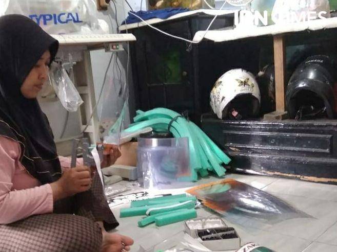 Penjualan face shield di Palembang (IDN Times/Feny Maulia Agustin)