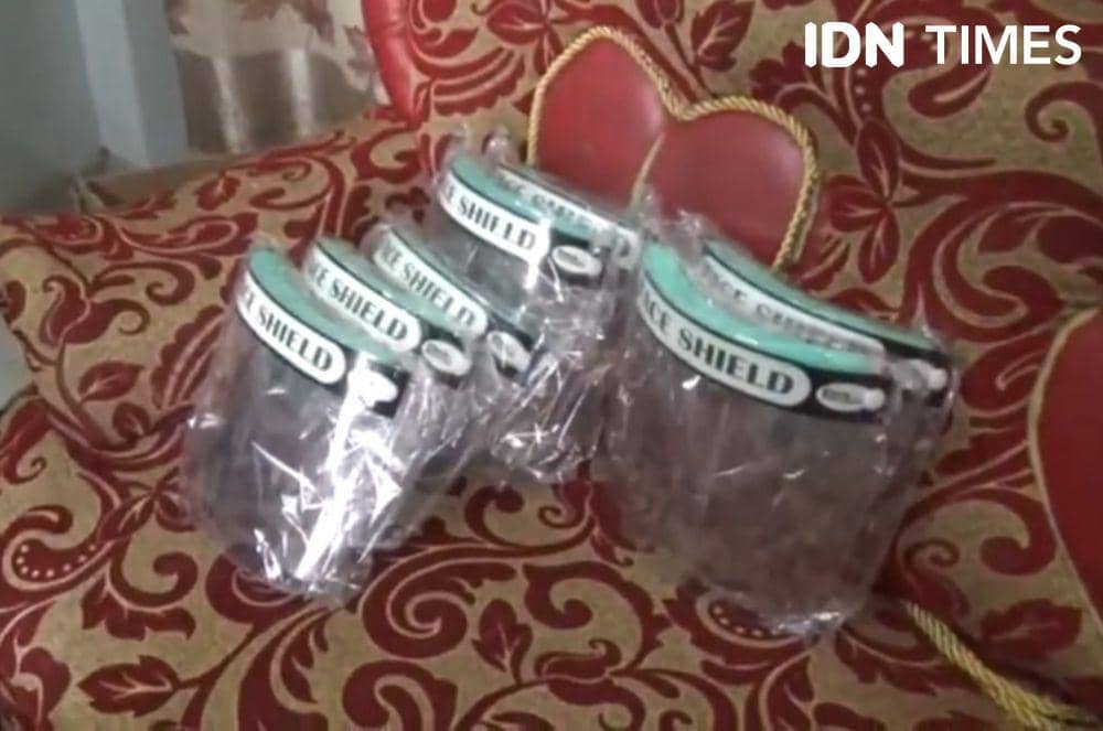 Penjualan face shield di Palembang (IDN Times/Feny Maulia Agustin)