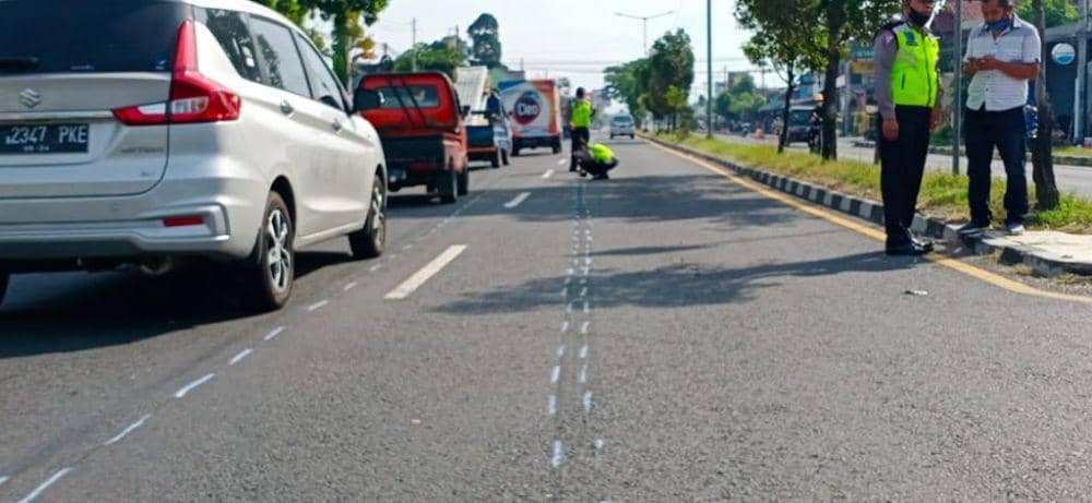 Polisi olah TKP kejadian laka-lantas di jalan Ring Road Timur Banguntapan Bantul. IDN Times/Istimewa