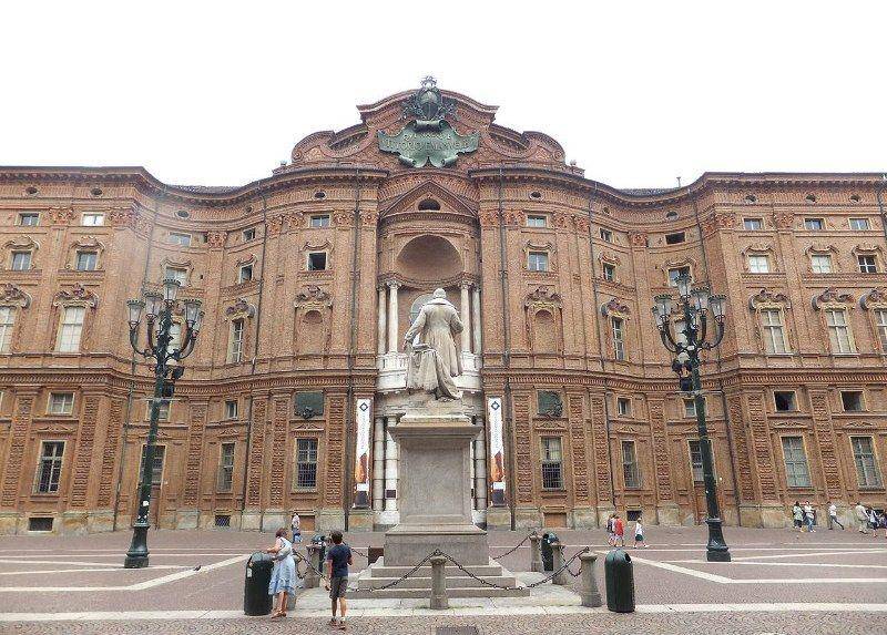 milanhotspots.com